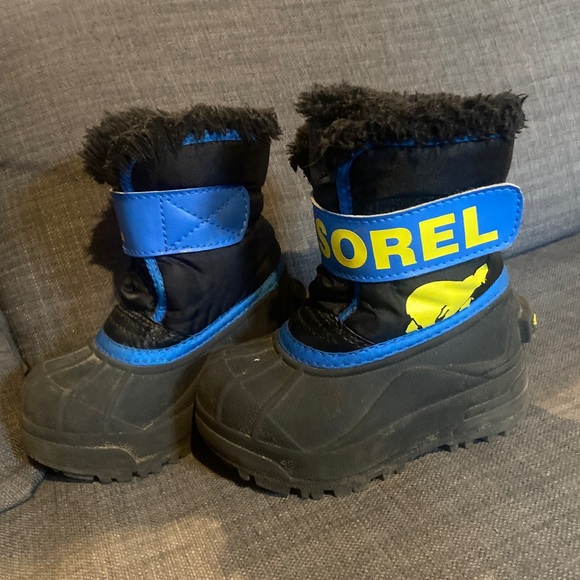Toddler size 6 Sorel winter boots - Picture 3 of 8